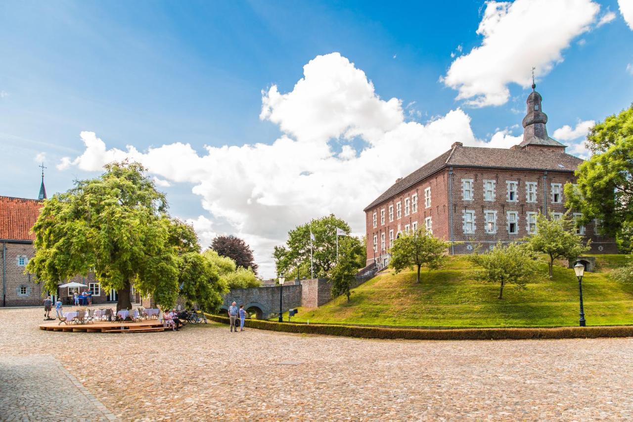 Bed and breakfast Landgoed Kasteel Limbricht Extérieur photo
